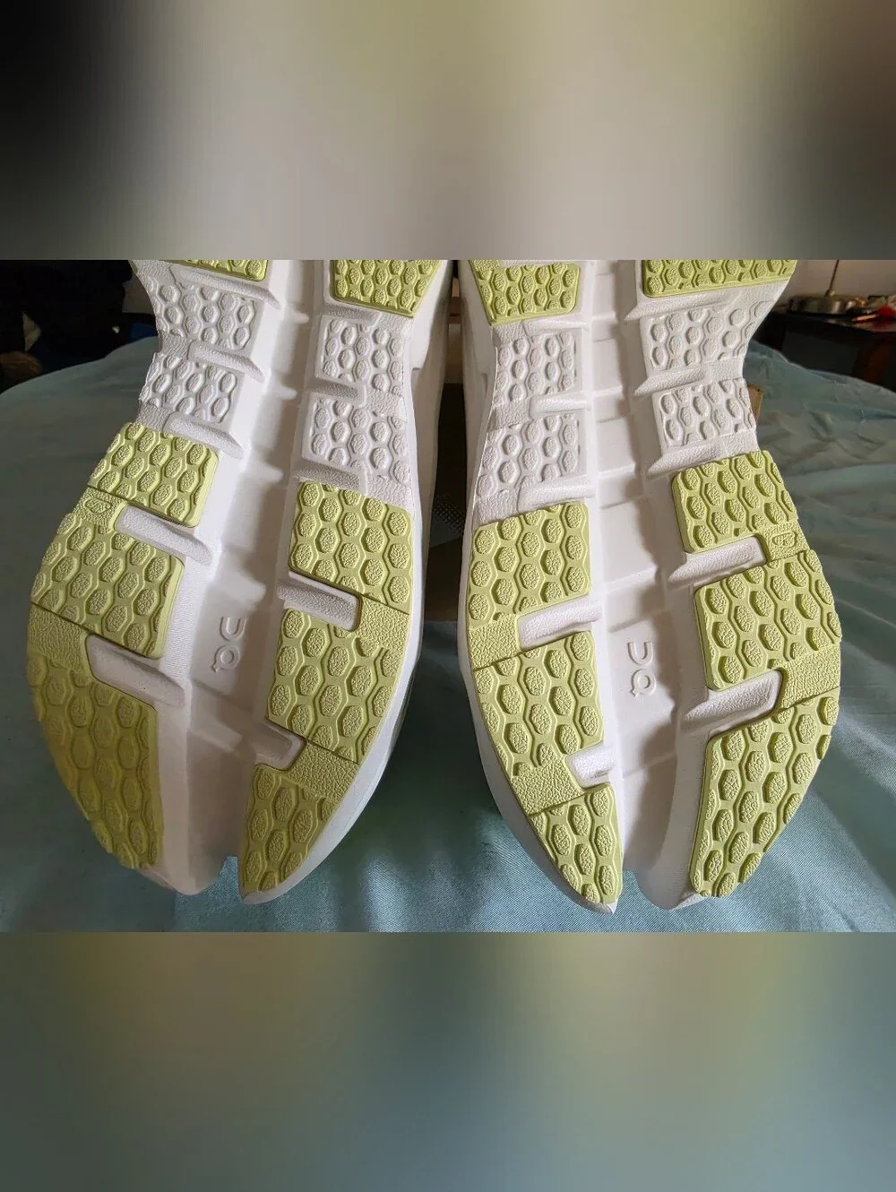 On Running FIRE! NIB! Cloudrunner 3 in Linen & Ivory. Sz 11. R2S!